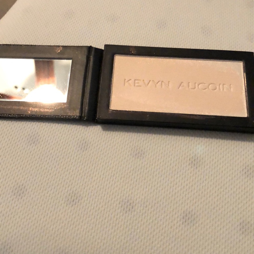 Kevyn Aucoin Neo setting powder